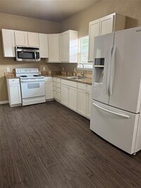 Building Photo - 1017 Fir Ln