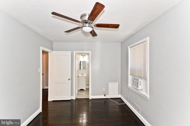 Building Photo - 1209 Savannah St SE