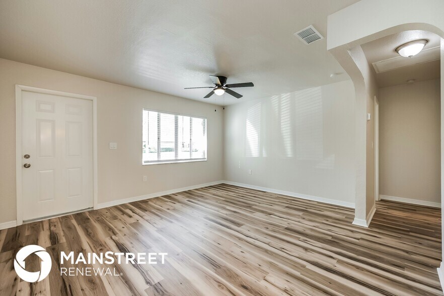 Building Photo - 1318 Arrow St