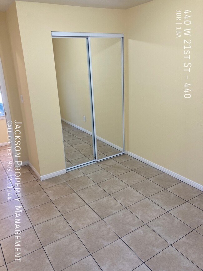 Building Photo - 440 W 21st St