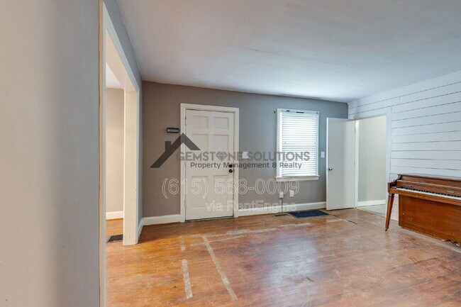 Building Photo - 2930 Primrose Cir