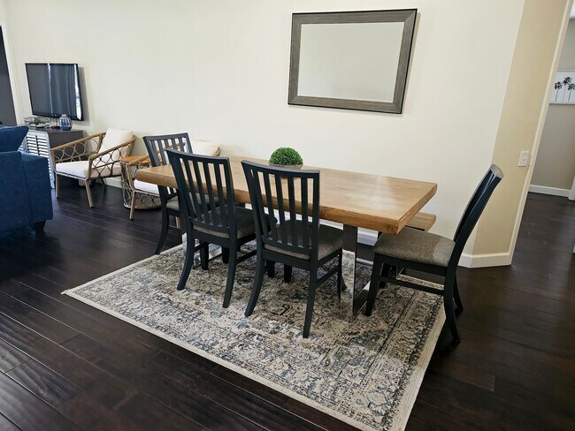 Building Photo - Available now - Furnished 3BR/2BA second f...
