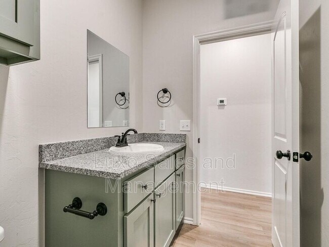 Building Photo - 10601 Lawson Ln