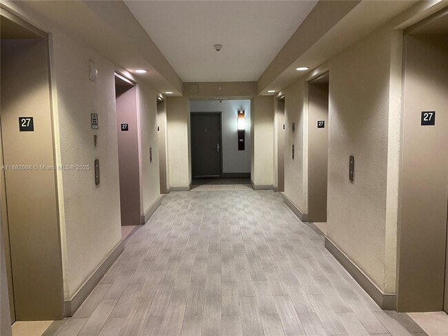 Building Photo - 1750 N Bayshore Dr