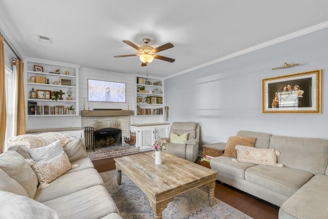 Building Photo - Spacious 4 Bedroom Home in Auburn