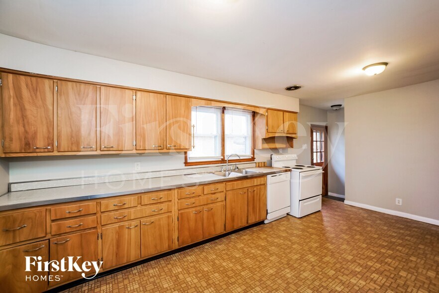 Building Photo - 5909 Nash Ln