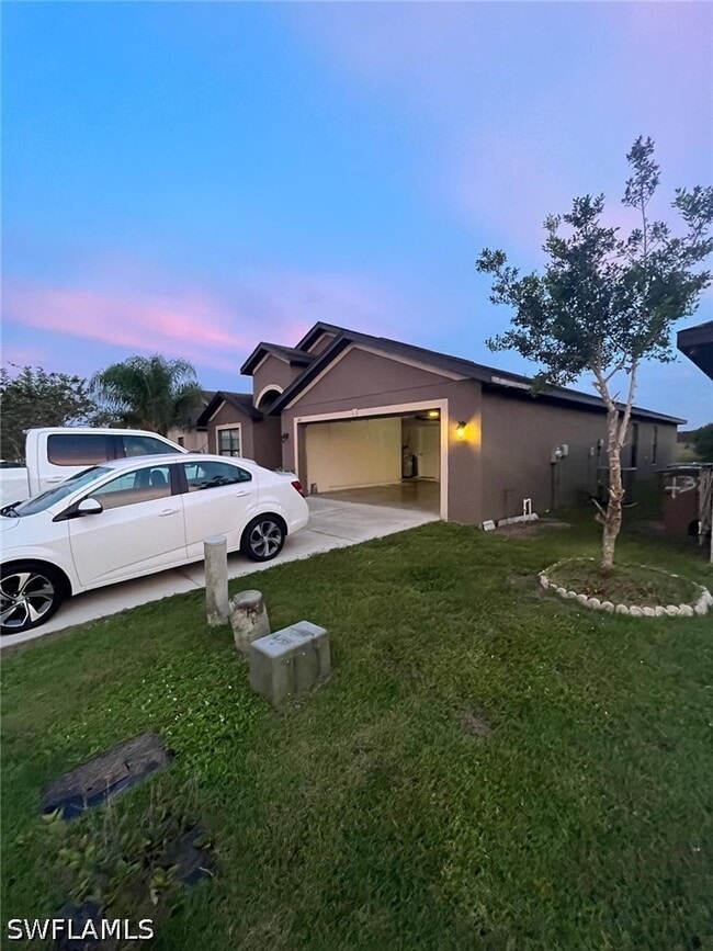 Building Photo - 742 Center Lake St