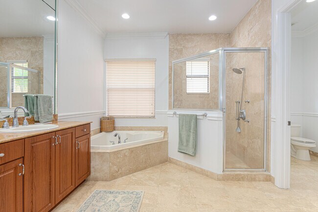 Building Photo - 10703 Versailles Blvd