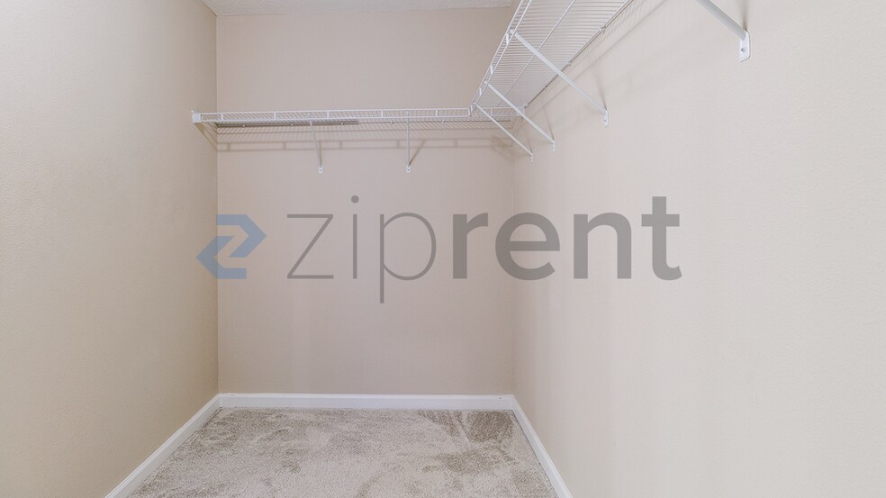 Building Photo - 1709 Hilltop Dr