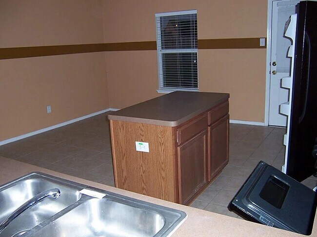 Building Photo - 22206 Hesse Ct
