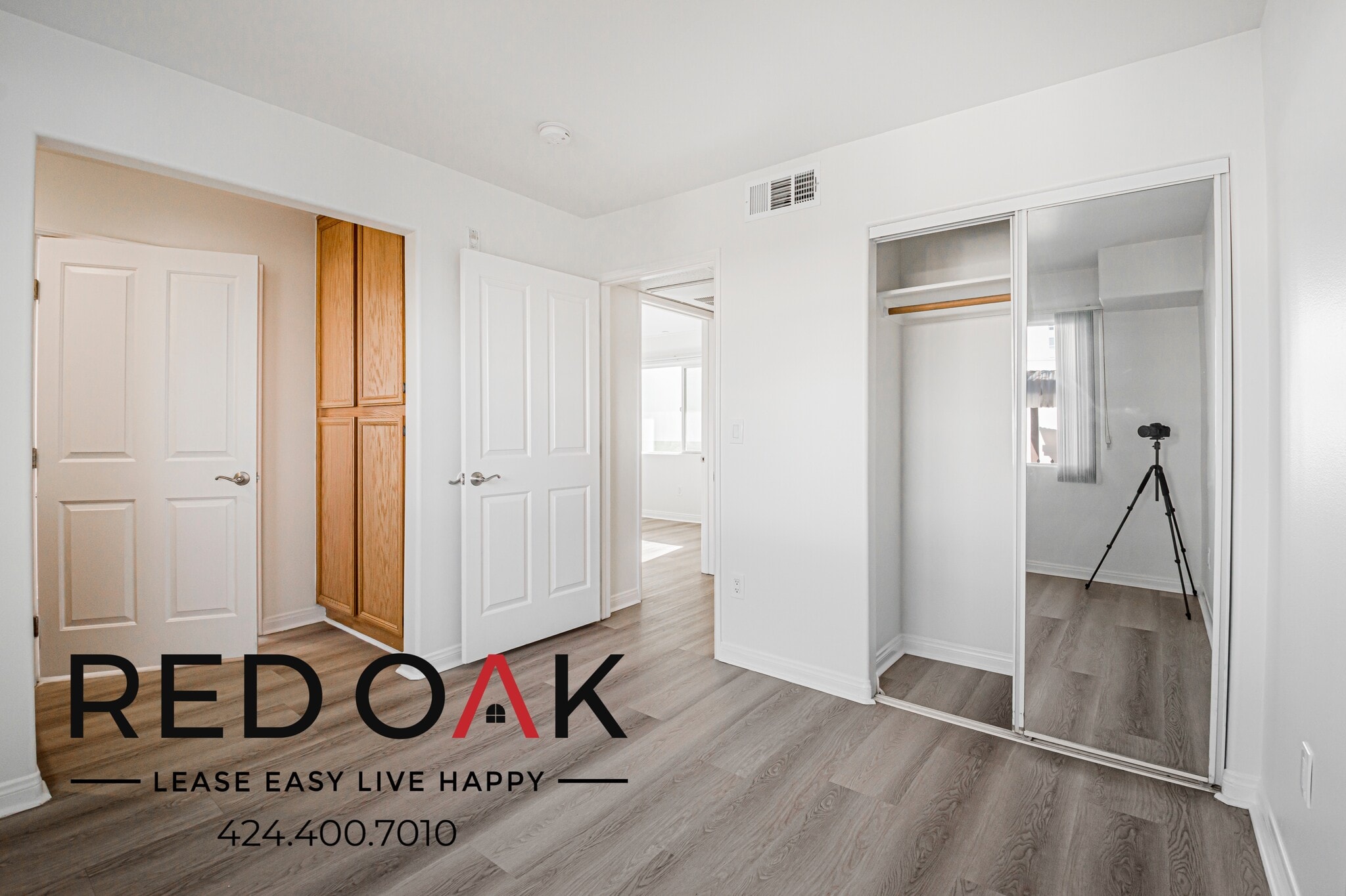 Building Photo - 326 S Westlake Ave