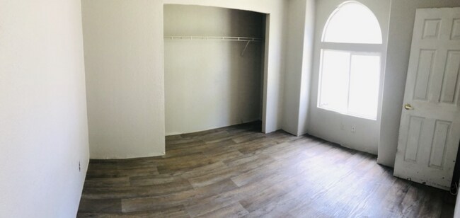 Building Photo - 3/2 Home- 1,700 sq.' w/ Expansive Open Floor Concept