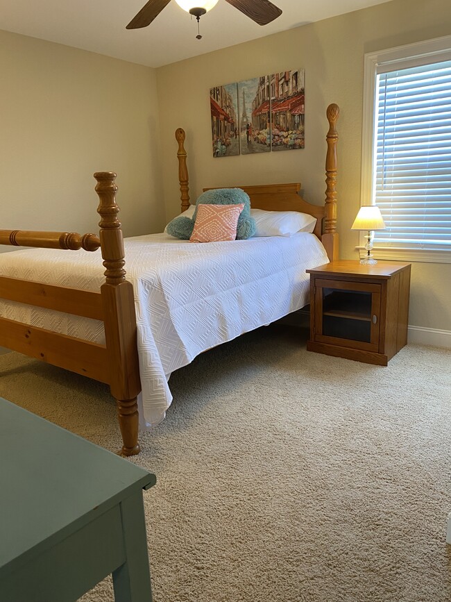 Guest bedroom 1 - 1924 Leighton Dr