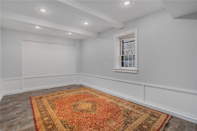 Building Photo - 31 Bridge St