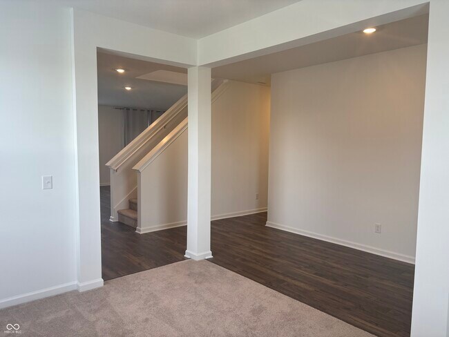 Building Photo - 354 N Grand Oak Dr