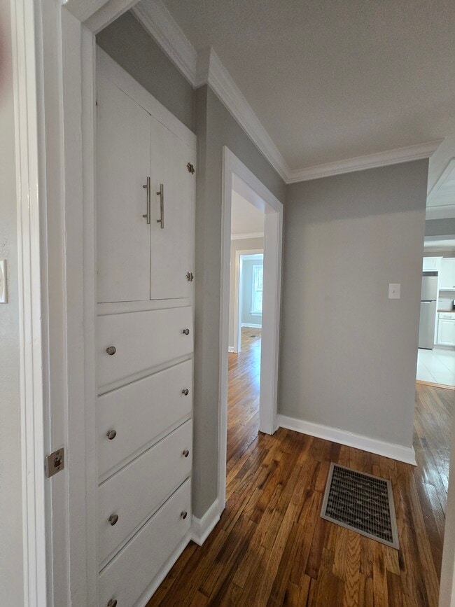 Building Photo - 2801 Oak St