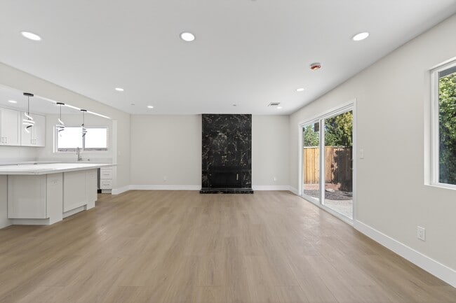 Building Photo - 7898 Fiesta Ln