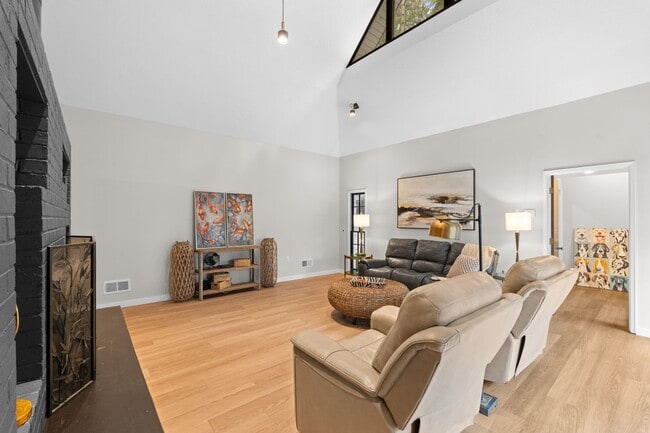 Building Photo - 211 Wendwood Dr