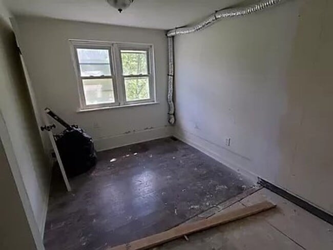 Building Photo - 3 Bedroom 1.5 Bath