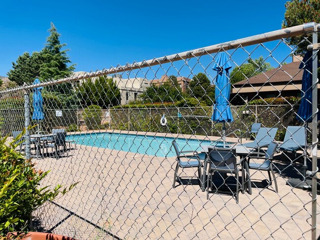 Building Photo - West Sedona Townhome