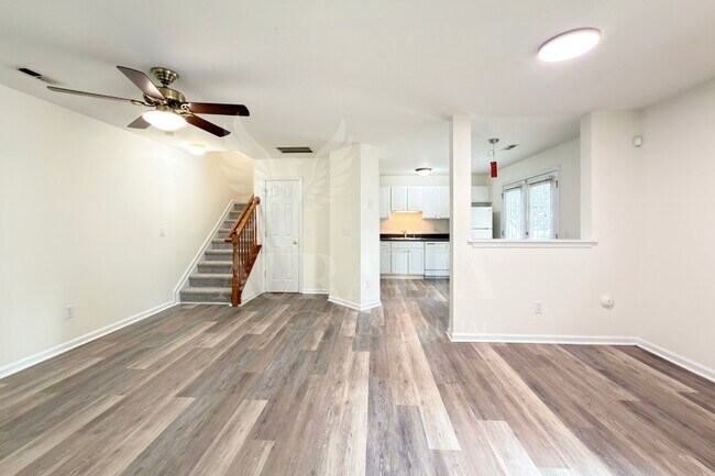 Building Photo - 3021 Barrymore St