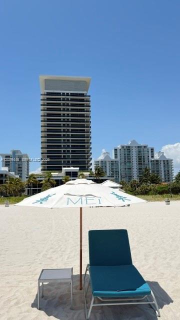 Building Photo - 5875 Collins Ave