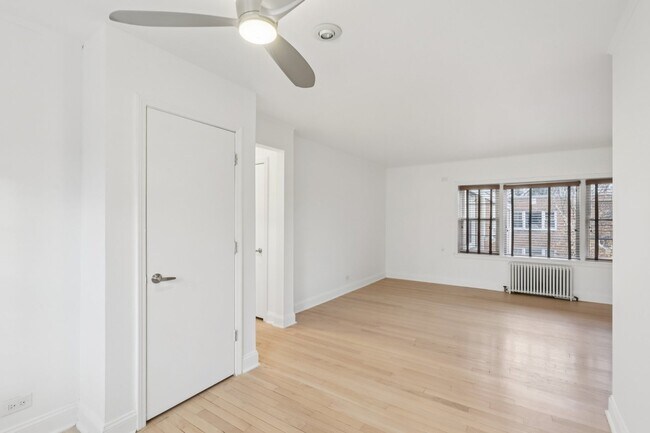 Building Photo - 2602 Bennett Ave