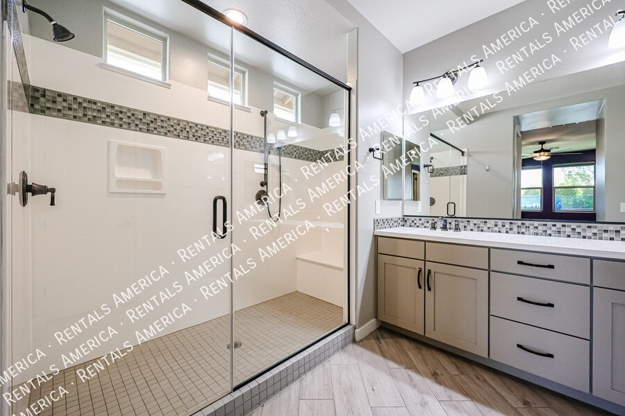 Building Photo - 18716 N Jameson Dr