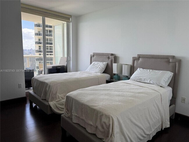 Building Photo - 1830 S Ocean Dr