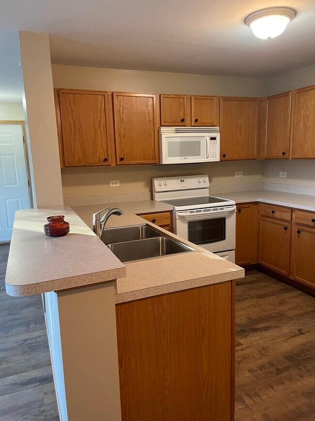 Building Photo - 801 Silverstone Dr