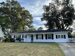 Building Photo - AVAILABLE NOW! 4 BEDROOM 2 BATH SINGLE FAMILY HOME IN CAROLLANE FARMS