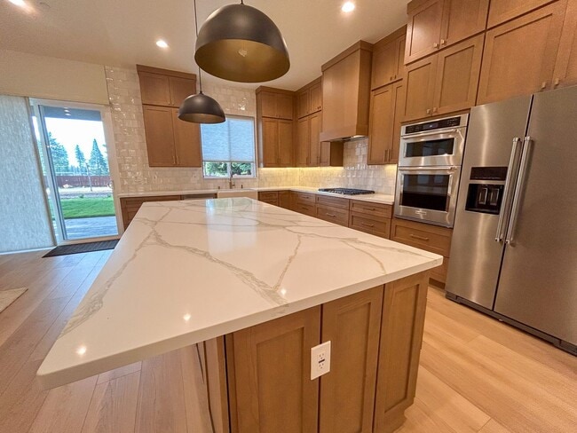 Building Photo - NEWLY BUILT HOME 4 Bed 2.5 Bathroom House in Paradise! Electricity and Solar Included!