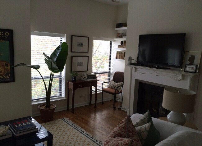 Living Room - 1708 N Bissell St