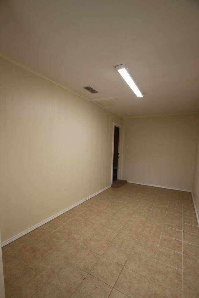 Building Photo - Coming Soon: 4 Bedroom 2 Bath home in Tyler!