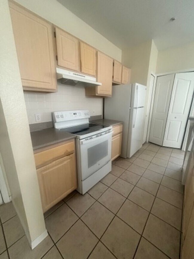 Building Photo - RIVERVIEW: Allegro Palms - Gated Community...
