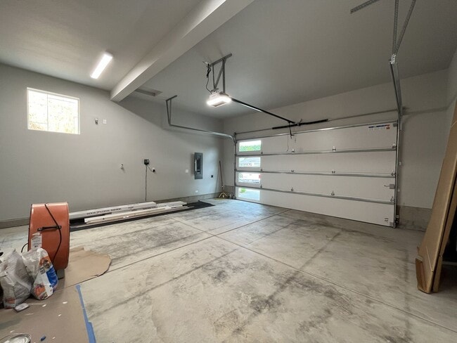 Building Photo - 17402 NW Lone Rock Dr