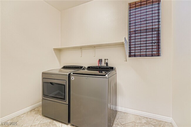 Building Photo - 10933 Mt Pendleton St