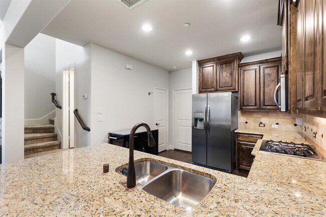 Building Photo - 4646 Rhett Ln