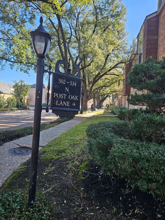 Building Photo - Fully Remodeled 3 Bed Home Near Galleria & Memorial Park - Utilities Included