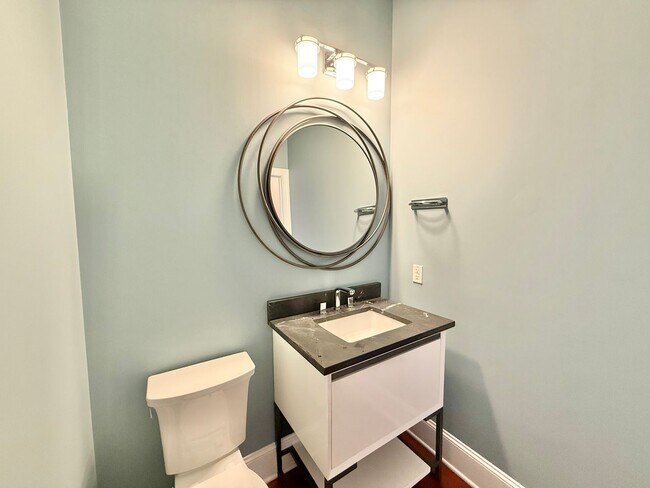 Building Photo - Luxurious Downtown Raleigh Condo with High...
