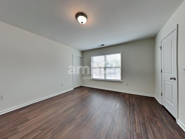 Building Photo - 913 Bridlemine Dr