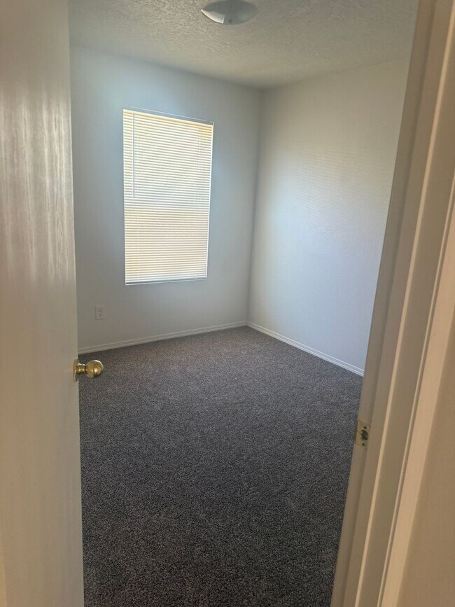 Building Photo - 3716 Rancher Loop NE