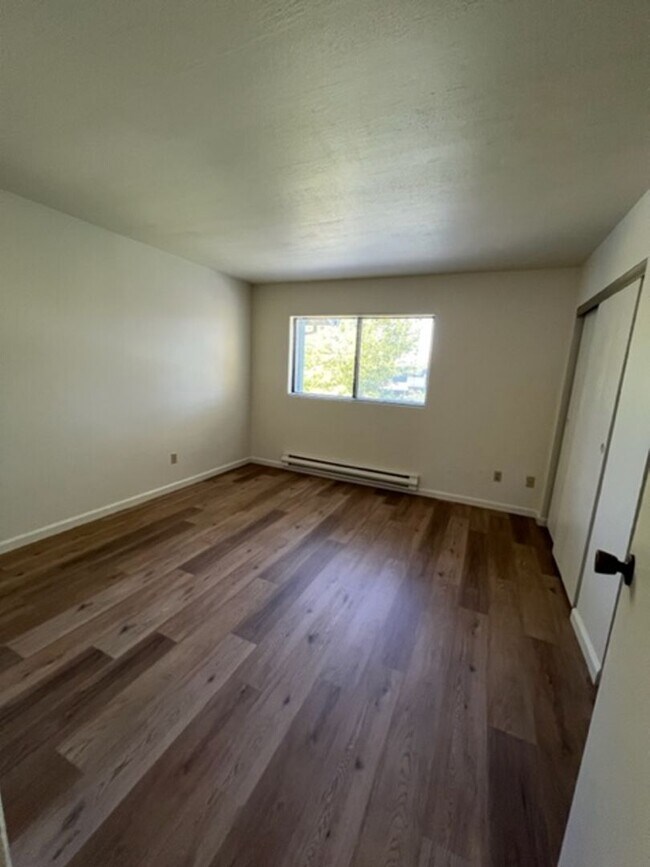 Building Photo - Spacious Condo with Private Patio