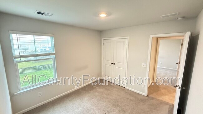 Building Photo - 104 Whisper Dr
