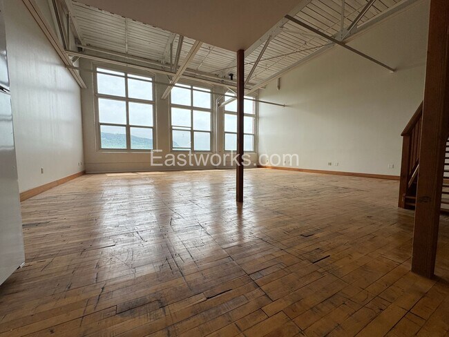 Building Photo - Eastworks: Light-filled studio with views ...