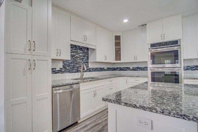 Building Photo - East Hill 3BR Home Near Bayview Park with Office, Hot Tub, Workshop & Detached Garage