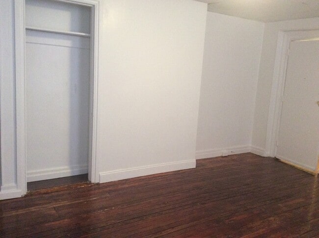 Building Photo - 1 Bedroom Apartment in Downtown near the Judicial Center