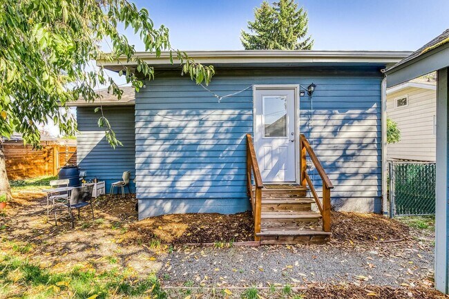 Building Photo - 6019 SE 97th Ave
