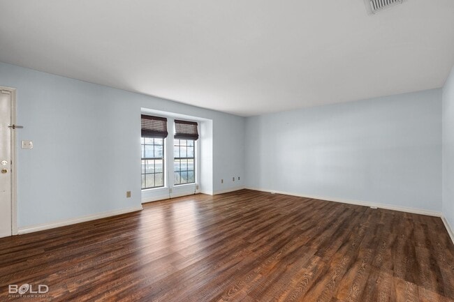 Building Photo - 421 Stratmore Dr