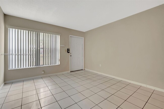 Building Photo - 1604 NE 151st St